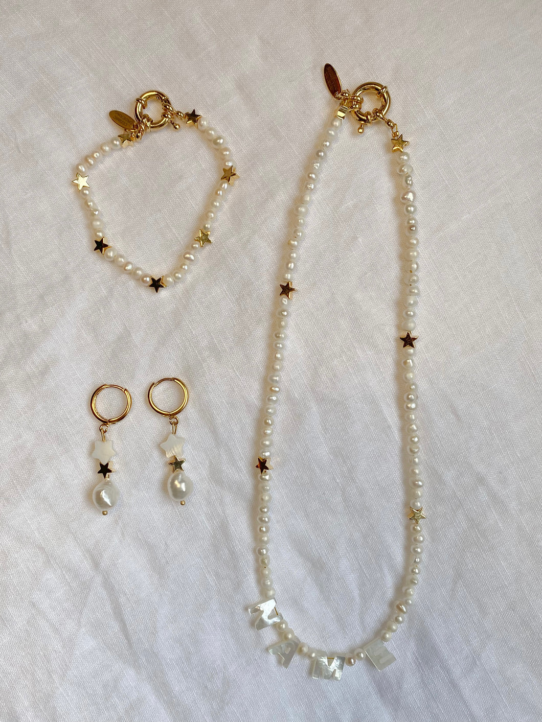 Pearl name necklace with gold stars